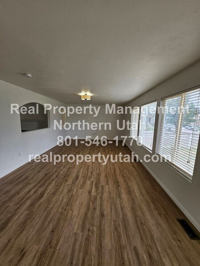 Building Photo - 3 Bedroom Home in Clearfield Coming Soon!