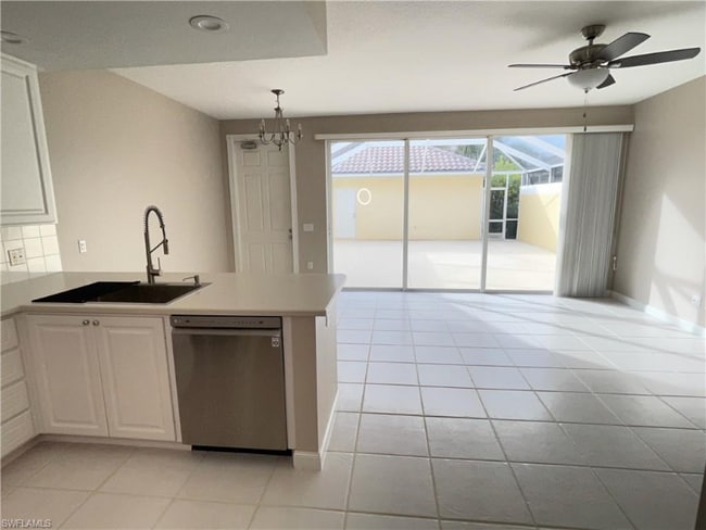 Foto del edificio - 6065 Islandwalk Blvd