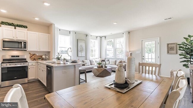 Building Photo - 201 Mazzeo Dr