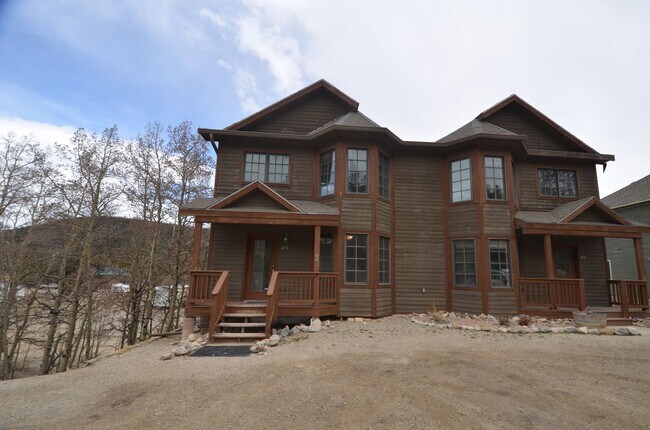 Foto del edificio - Oak Street Duplex