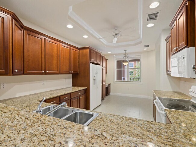 Foto del edificio - 2 Bedroom Plus Den/Office Condo Near Unive...