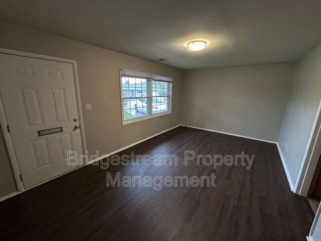 Foto del edificio - 1205 S Maple Ave