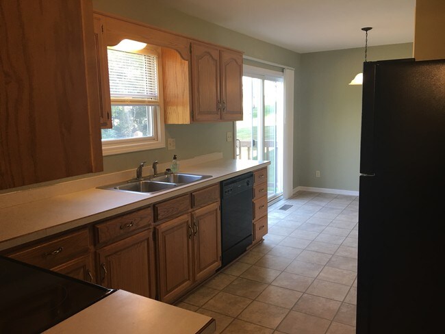Kitchen - 4310 Golden Ct