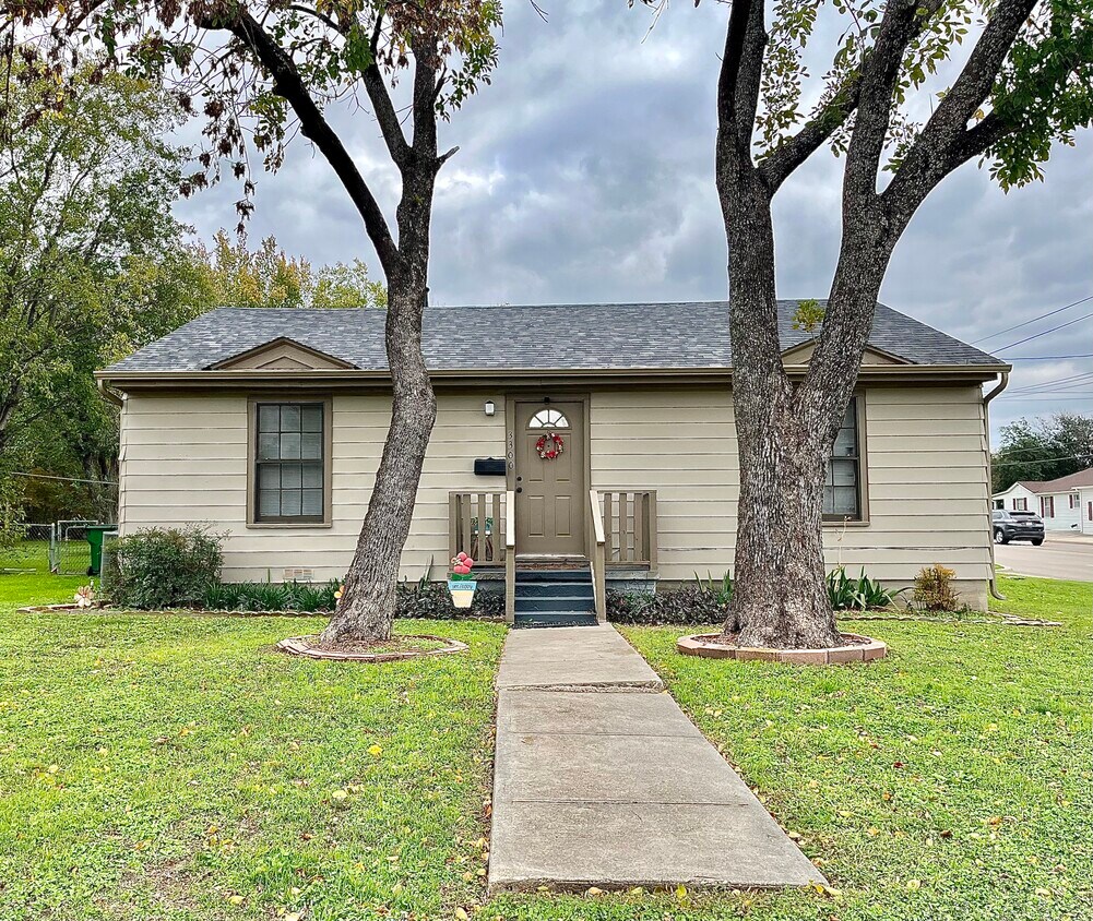 Foto principal - 3300 Rita Ln