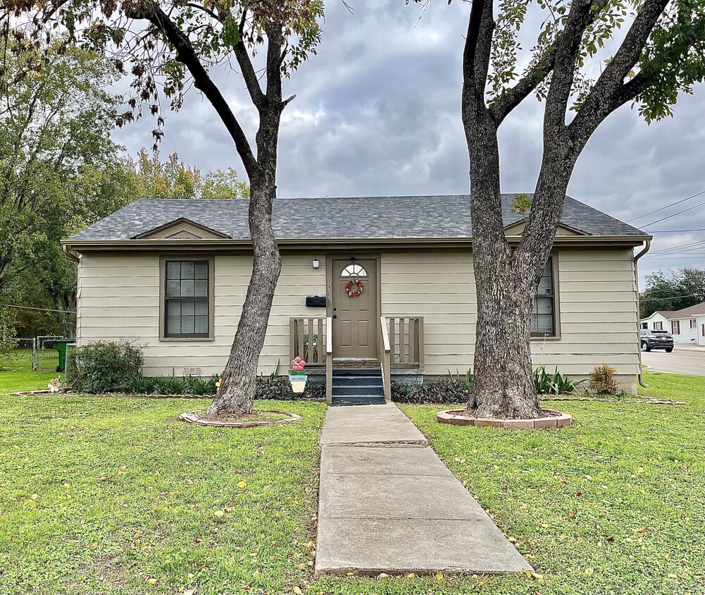 Primary Photo - 3300 Rita Ln