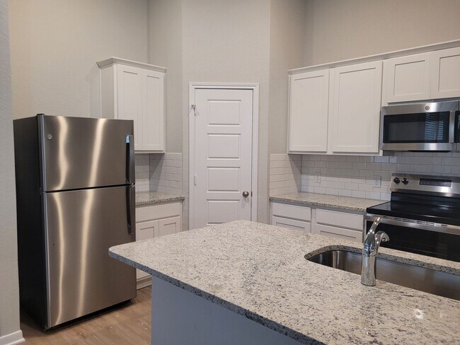 Foto del edificio - 187-191 Nespral Dr