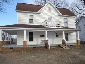Building Photo - 825 S Broad St