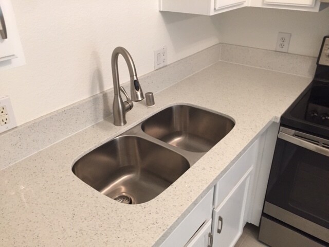 kit sink - 7948 Decker Canyon Dr