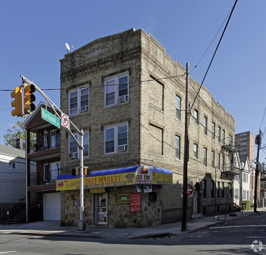 Building Photo - 148 Old Bergen Rd