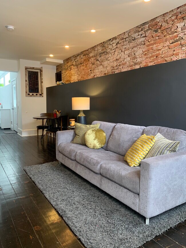 Foto del edificio - 2340 E Boston St