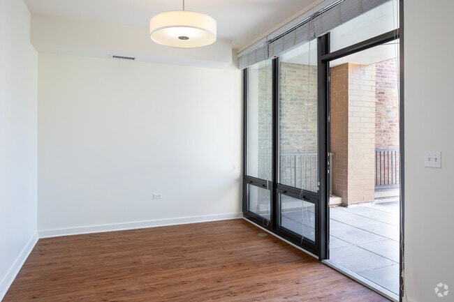 2BR,2BA - 1117SF Dining Room - Chateau on Wells Apartments