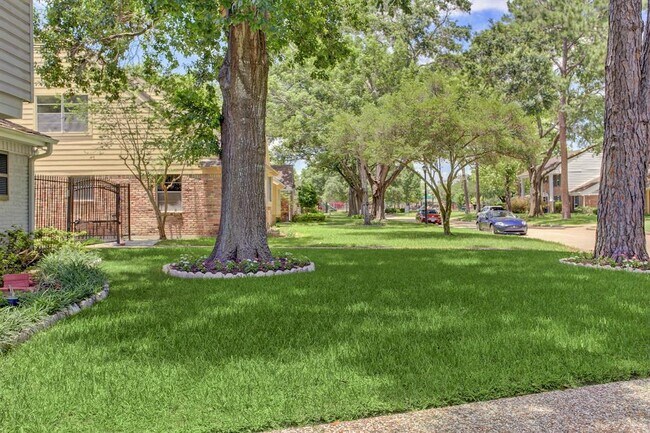 Building Photo - 623 Bendwood Dr
