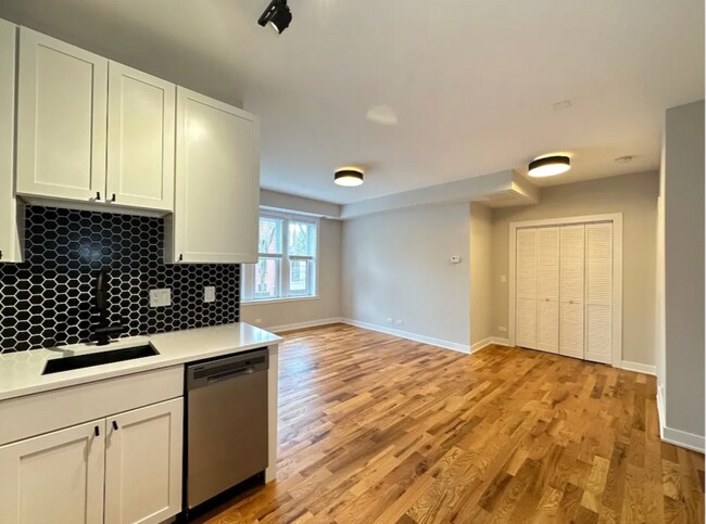 Foto del edificio - 655 W Wrightwood Ave