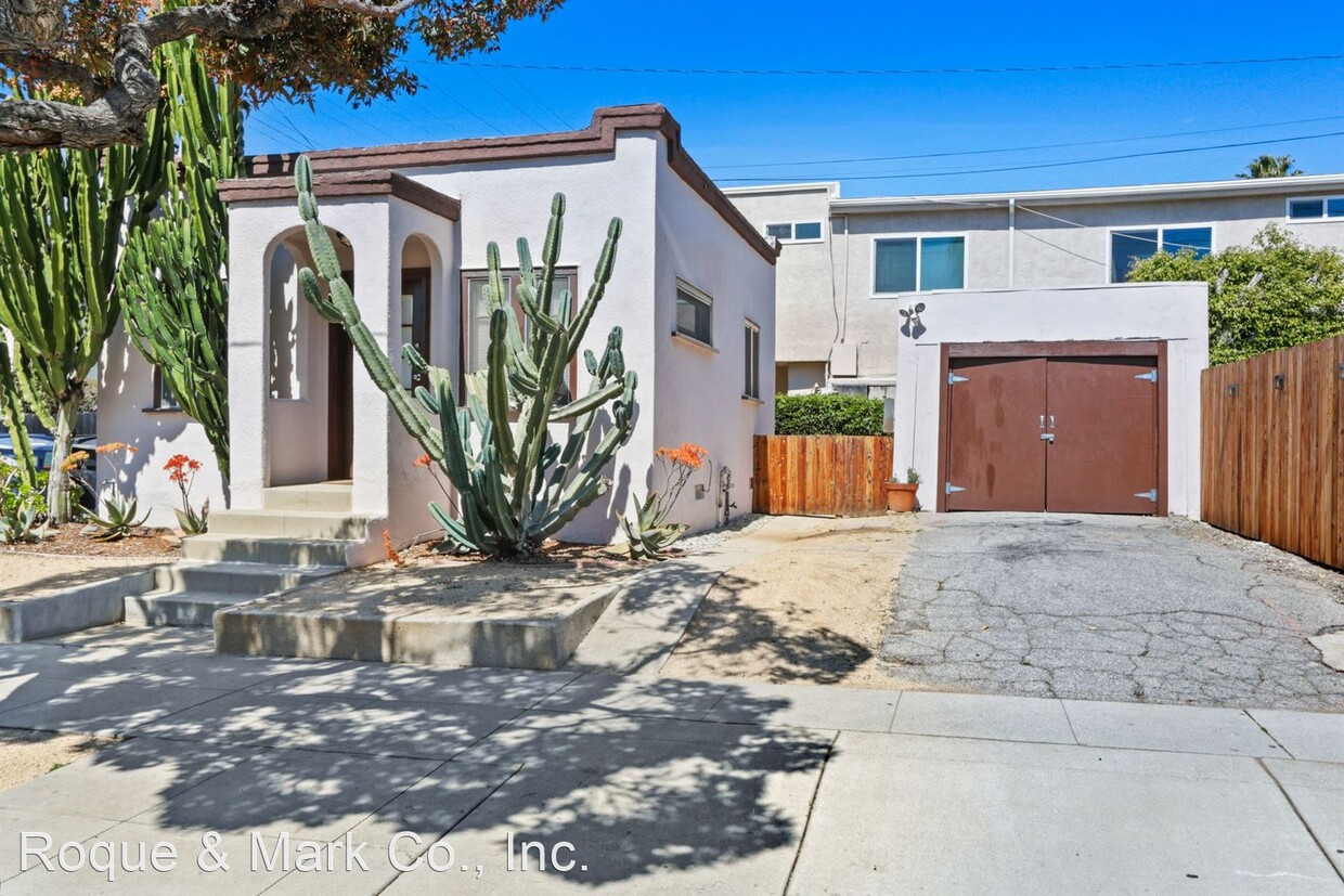 Primary Photo - 1 br, 1 bath Apartment - 2719-27 Broadway ...