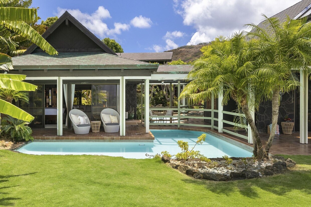 Primary Photo - Lavish Oceanfront Estate w/Pool, Spa & AC ...