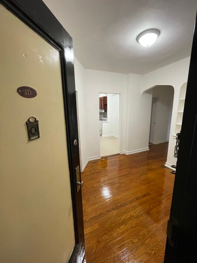 Foto del edificio - 89-21 169th St