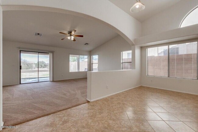 Foto del edificio - 42376 W Chisholm Dr