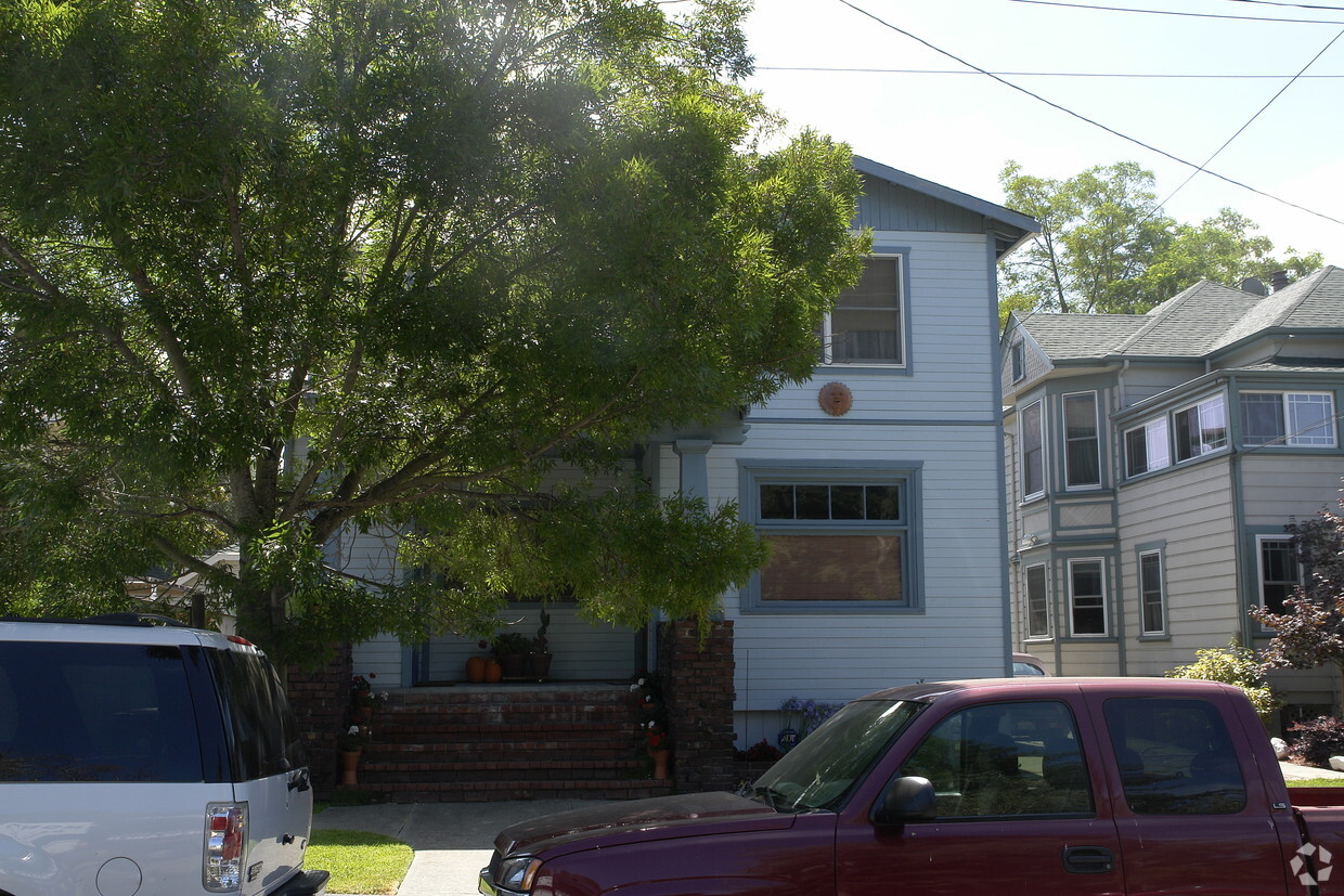 Building Photo - 3730-3732 Fruitvale Ave