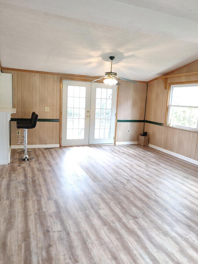 Building Photo - 3151 Hazelwood Ave