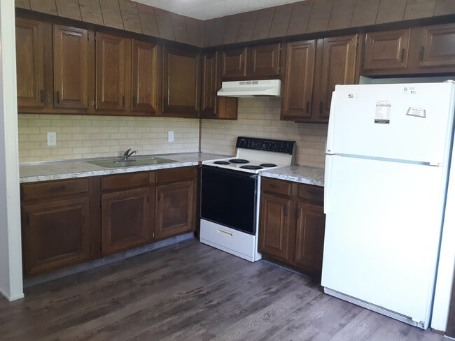 Building Photo - Neligh Triplex