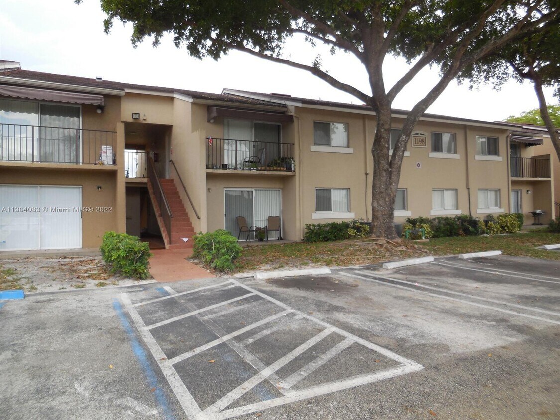 1198 Lake Terry Dr Unit B, West Palm Beach, FL 33411 Condo for Rent