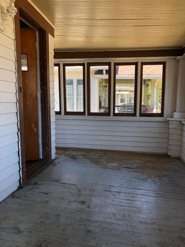 Building Photo - 928 Benton Ave