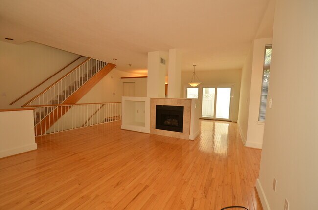 Building Photo - 242 Yardley Way