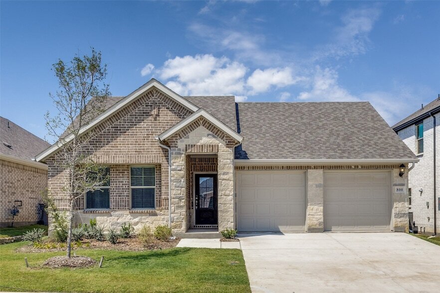 Foto principal - 800 Easthill Dr