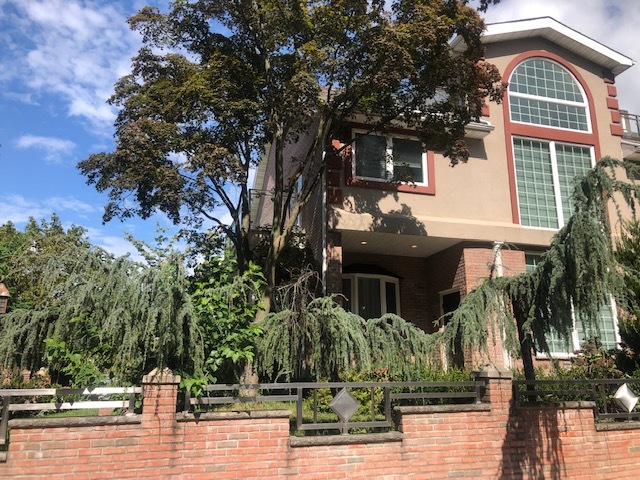 Foto principal - 69-85 229th St