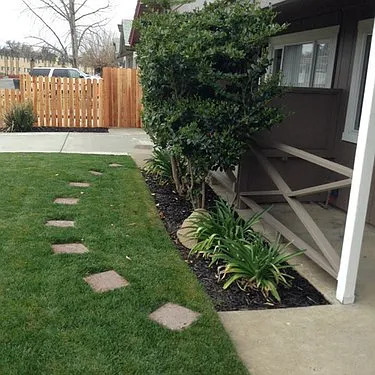 Building Photo - Gorgeous 3 bedroom, 2 bathroom duplex in S...