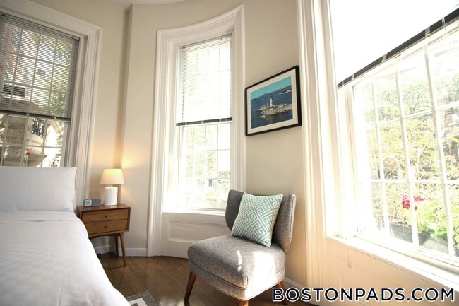 Foto del edificio - 538 E Broadway