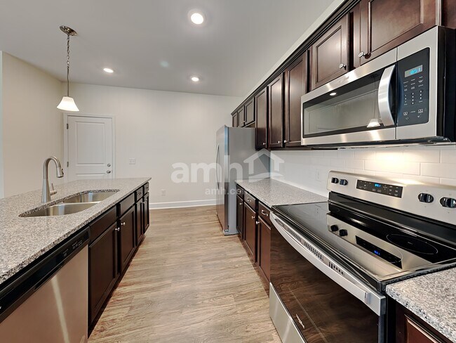 Building Photo - 3024 Esquire Dr