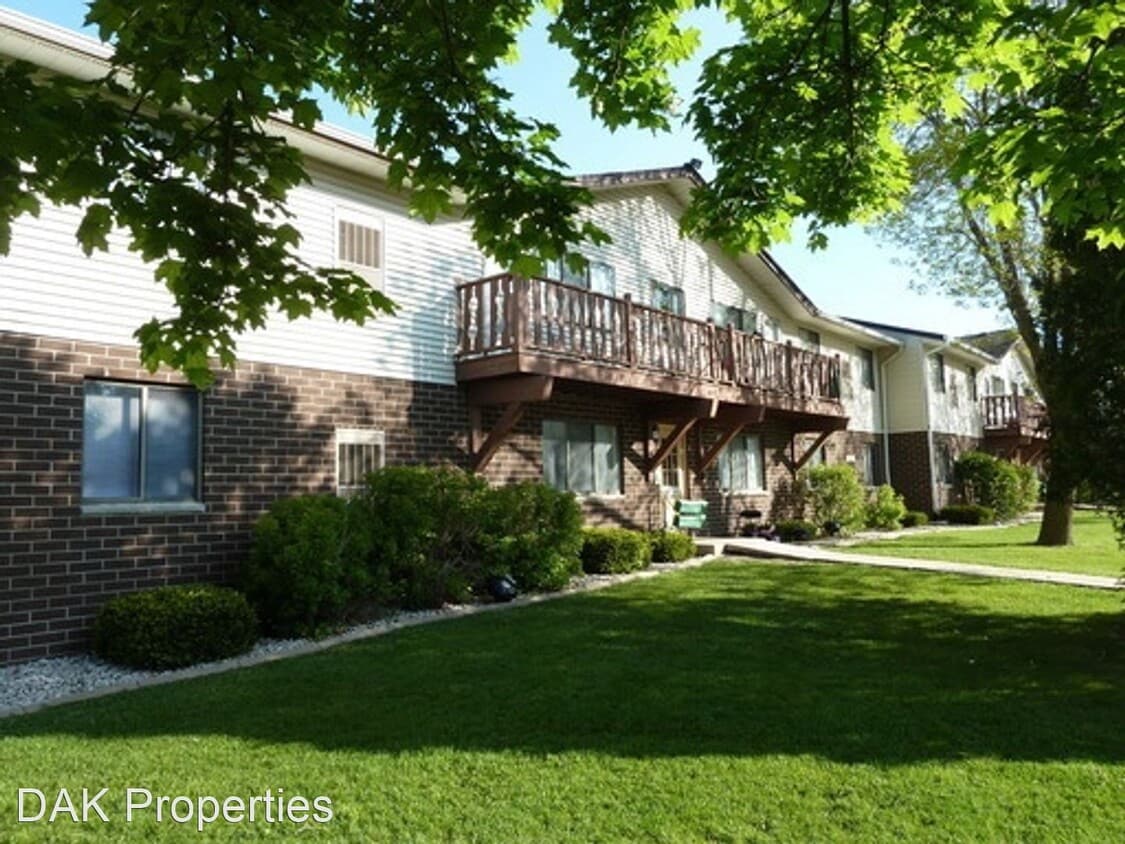 Primary Photo - N111W15860-W15860 Vienna Ct