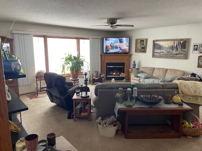 Foto del edificio - Spacious 3 bedroom in quiet country setting.