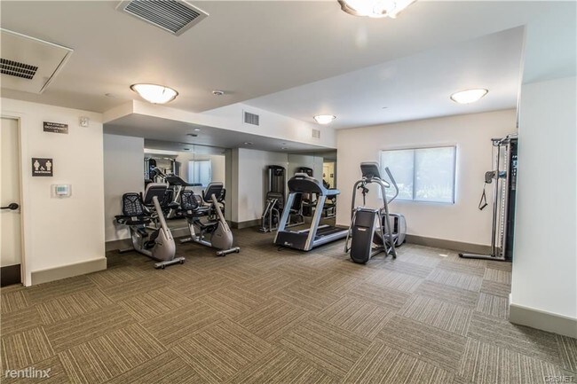 Foto del edificio - 5015 Balboa Blvd