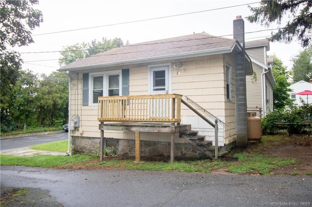 8 Vivian St, Waterford, CT 06385 House Rental in Waterford, CT