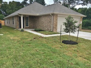 Building Photo - 5302 Aranas Ln