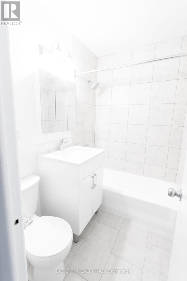 Photo du bâtiment - 29 Upper Canada Dr