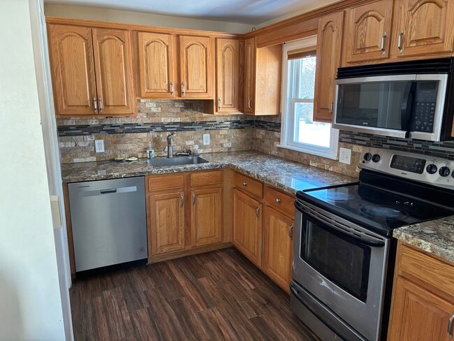 Building Photo - 19 College Dr