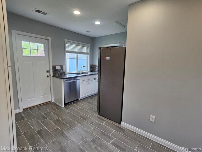 Foto del edificio - 3221 Union Lake Rd