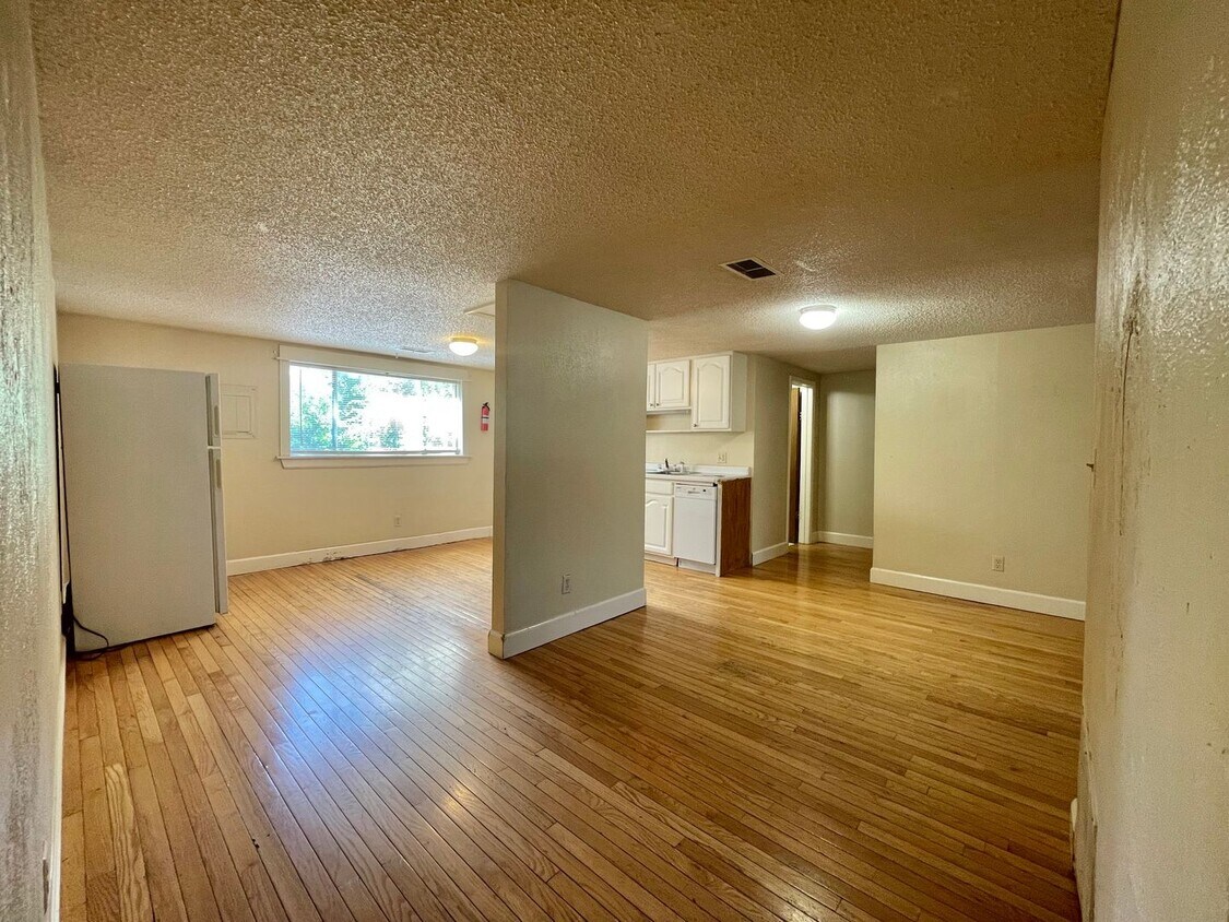 Primary Photo - 1857 11th Ave