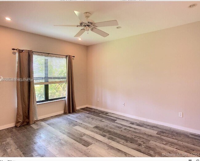 Building Photo - 701 SW 158th Terrace