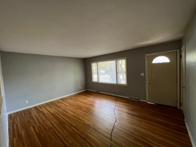 Building Photo - 408 23rd Ave S