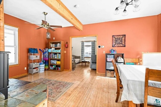 Foto del edificio - 711 E 8th St