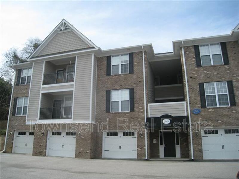 Primary Photo - 210 Fountainhead Ln