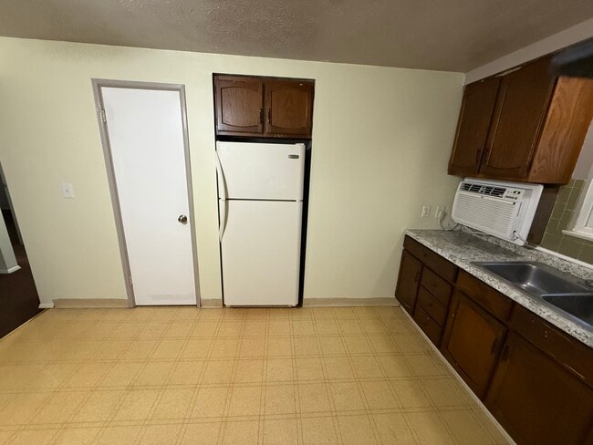 Kitchen - 3996 S Schenley Ave