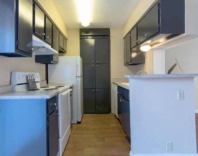 Building Photo - 4800 Lamonte Ln