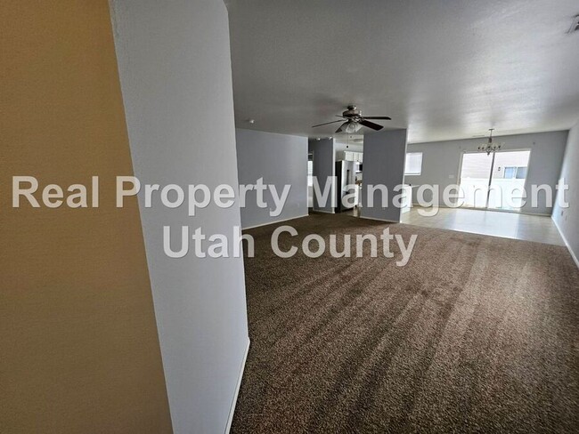 Building Photo - Spanish Fork Home