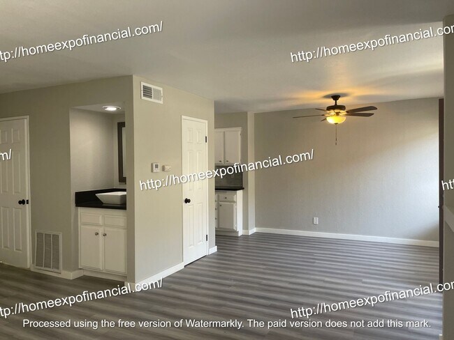 Foto del edificio - 8350 Spring Desert Pl