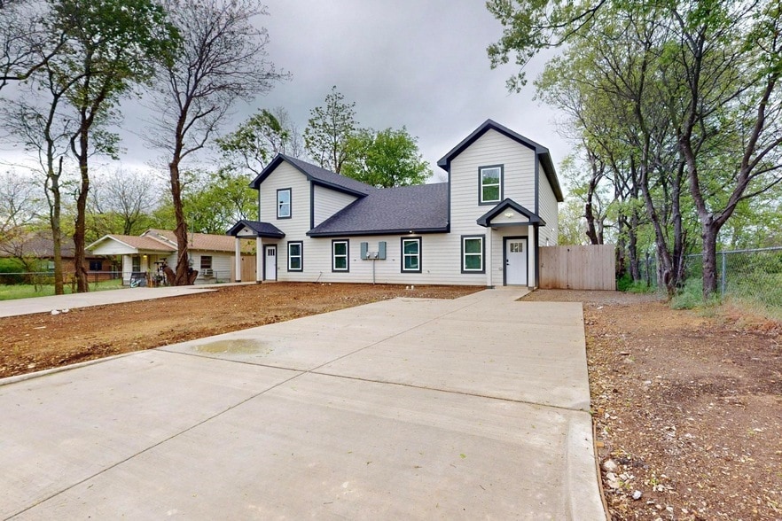 Primary Photo - 1213 Mill St